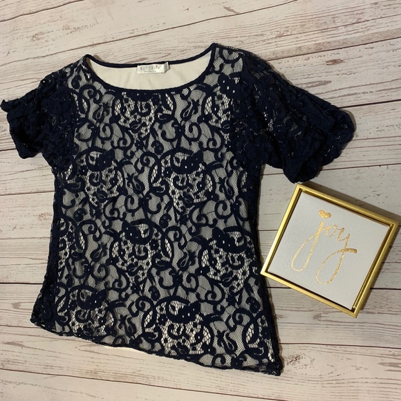Solitaire Tops - Womens blus lace blouse with white underlay size M